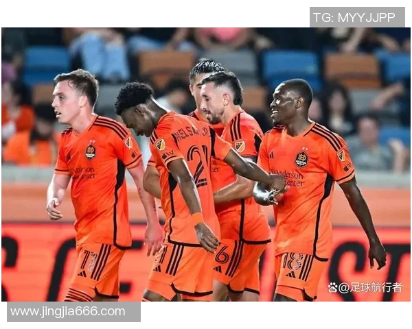 休斯顿迪纳摩与达拉斯FC激战正酣比分悬念不断引人关注