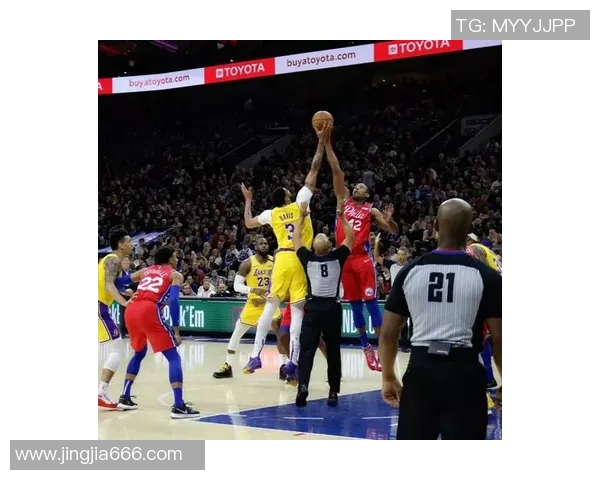 网队与76人激战正酣球星对决引发球迷热议与期待 网队与76人激战正酣球星对决引发球迷热议与期待