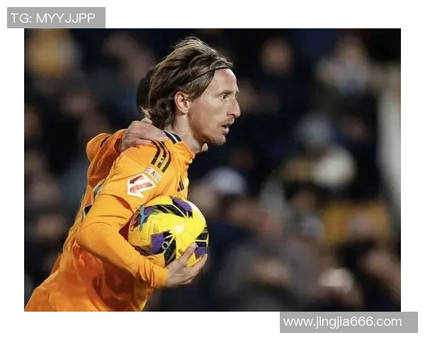 莫德里奇：足球场上的艺术家与传奇中场的完美结合